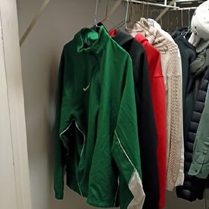 Nike Green Windbreaker Jacket Lightweight and Stylish
